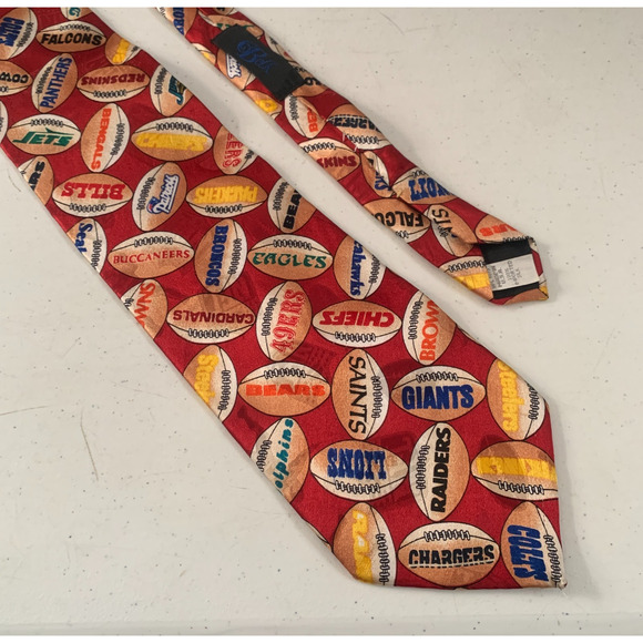 Belk NFL Team Tie Football Team Logos 100% Silk Made In USA 4 X 56 - Picture 2 of 7